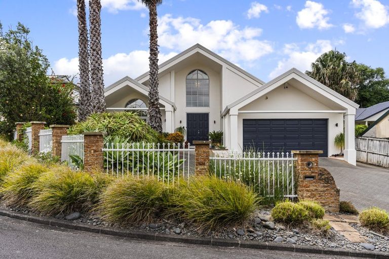 Photo of property in 29 Bronte Place, Somerville, Auckland, 2014