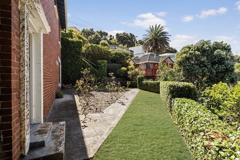 Photo of property in 44 Tio Tio Road, Miramar, Wellington, 6022