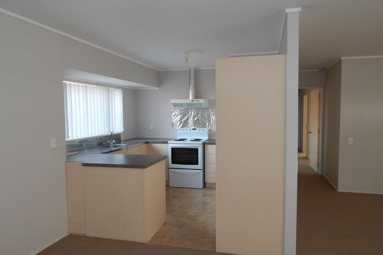 Photo of property in 1/2 Lowburn Place, Clover Park, Auckland, 2019