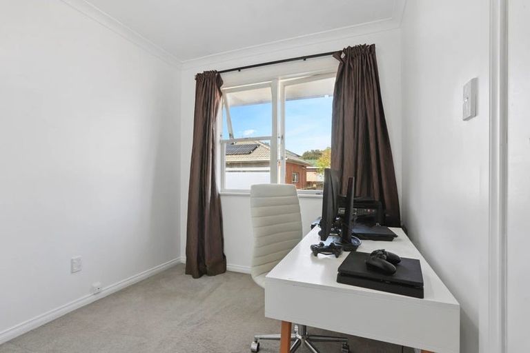 Photo of property in 15 Kingdale Road, Henderson, Auckland, 0610