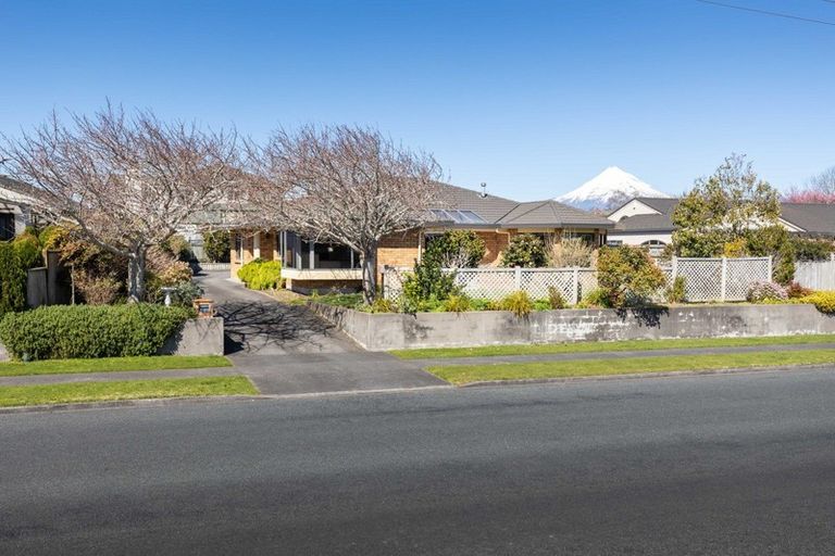 Photo of property in 5 Karina Road, Merrilands, New Plymouth, 4312