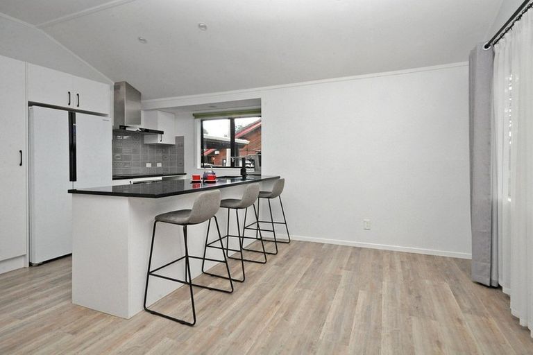 Photo of property in 7/109 Don Buck Road, Massey, Auckland, 0614