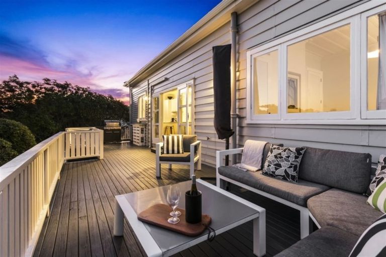 Photo of property in 2/18 Mariposa Crescent, Birkenhead, Auckland, 0626