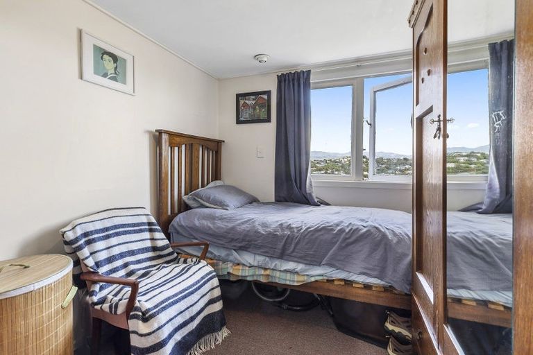 Photo of property in 4 Aramoana Place, Maupuia, Wellington, 6022
