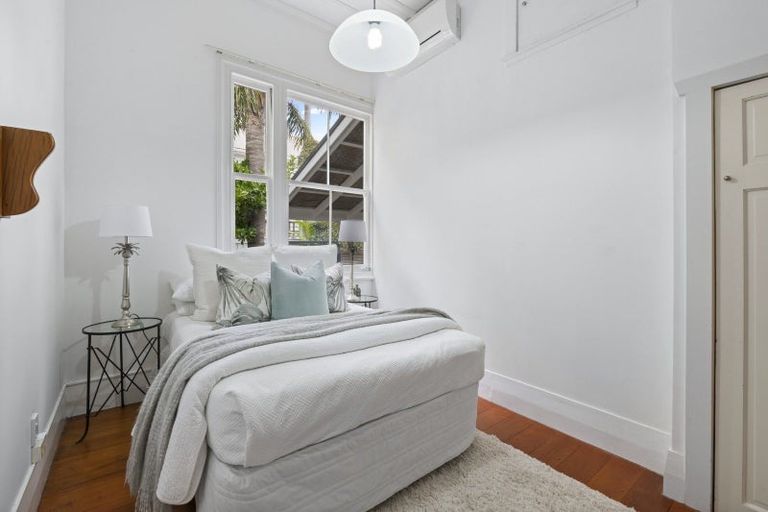 Photo of property in 147 Queen Street, Northcote Point, Auckland, 0627
