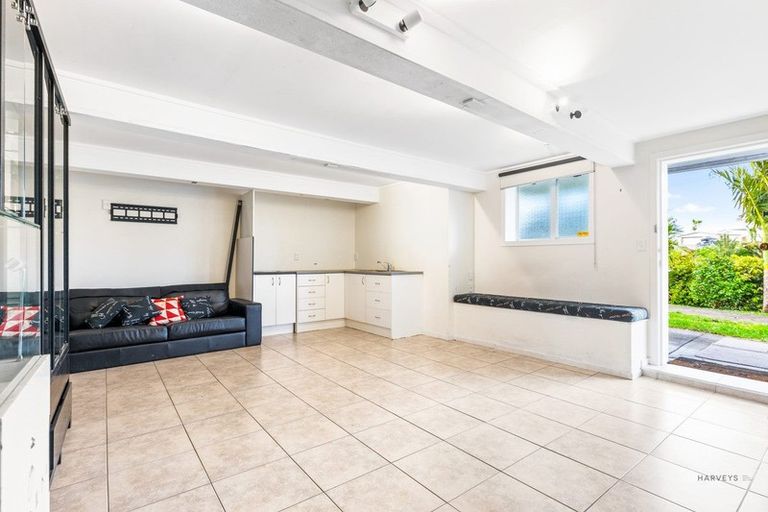 Photo of property in 3 Rerewai Place, Kelston, Auckland, 0602