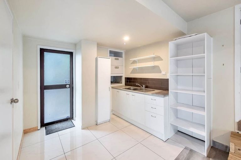 Photo of property in 1/25 Cron Avenue, Te Atatu South, Auckland, 0610