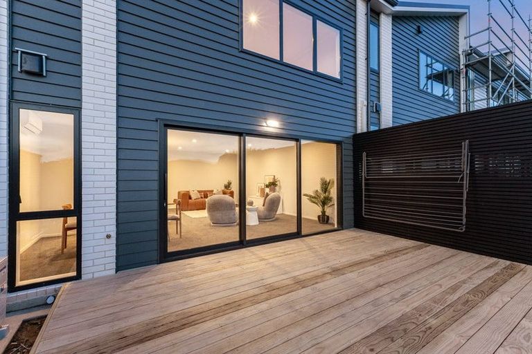 Photo of property in 32 Oakum Road, Whitby, Porirua, 5024