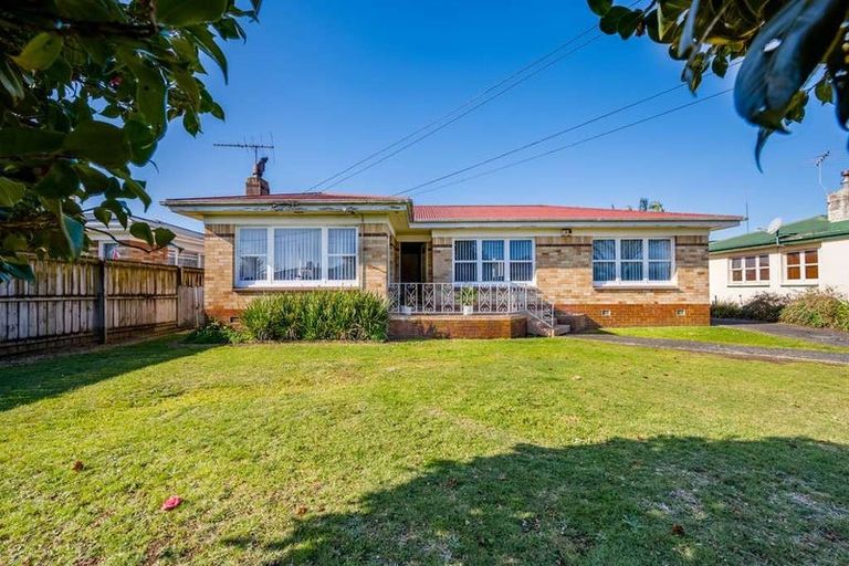 Photo of property in 30 Edmund Hillary Avenue, Papakura, 2110