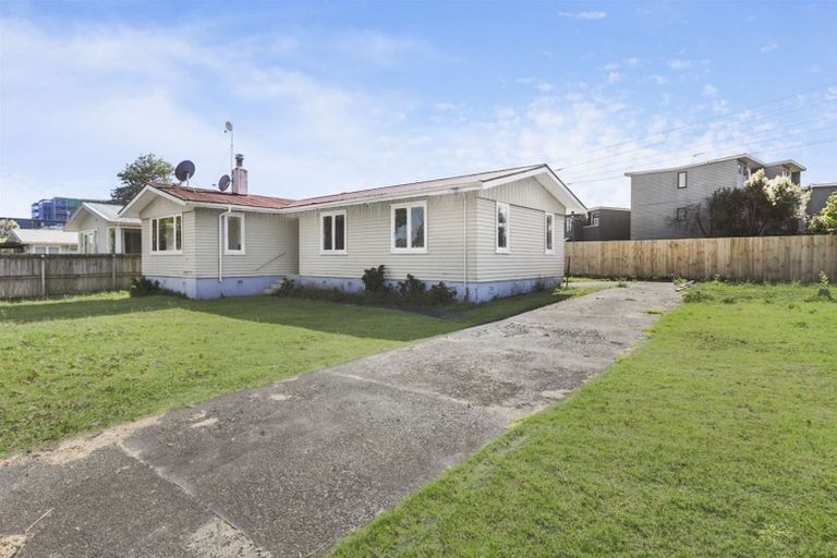 Photo of property in 116 St Georges Road, Avondale, Auckland, 0600