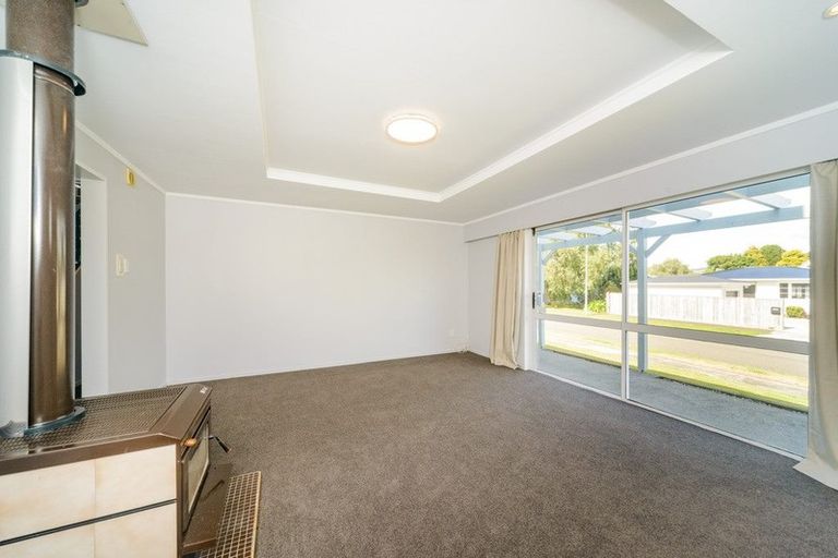 Photo of property in 27 Galway Avenue, Hokowhitu, Palmerston North, 4410