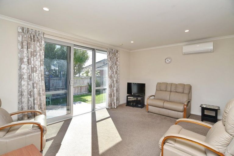 Photo of property in 2/62 Vivian Street, Burwood, Christchurch, 8083
