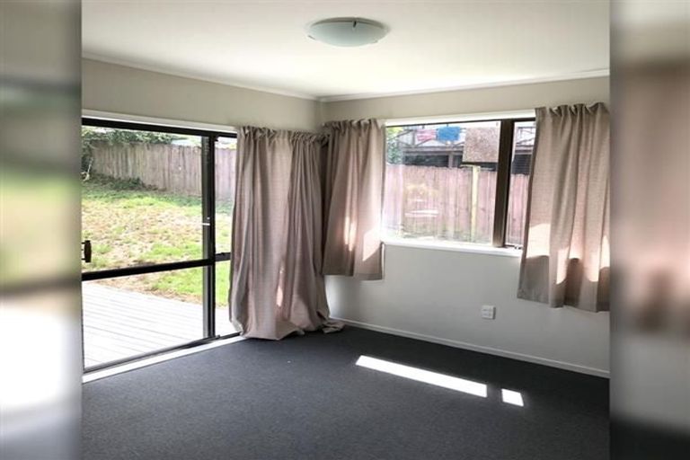 Photo of property in 19 Oreil Avenue, West Harbour, Auckland, 0618