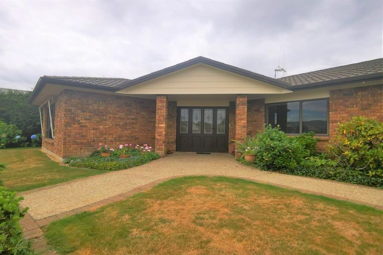 Photo of property in 16 Drumfearn Place, Rototuna, Hamilton, 3210