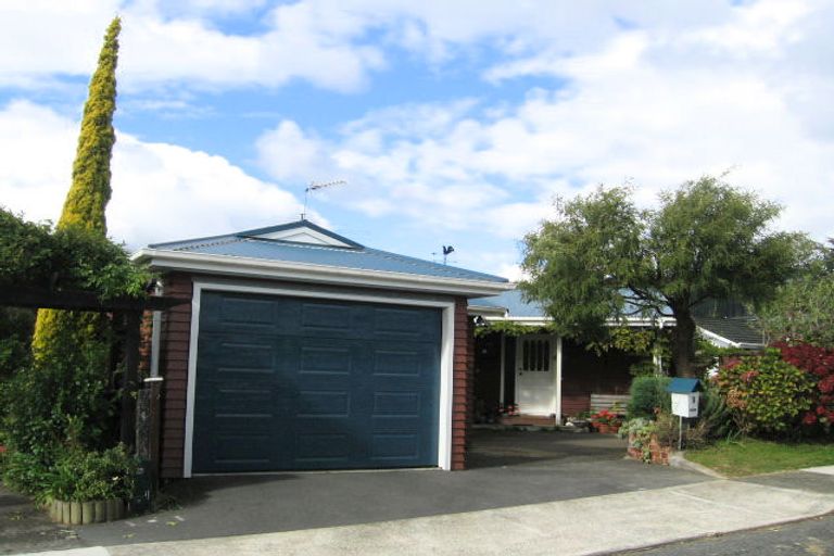 Photo of property in 11 Ecclesfield Grove, Silverstream, Upper Hutt, 5019