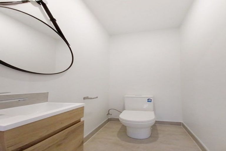 Photo of property in 4/535 Swanson Road, Ranui, Auckland, 0612