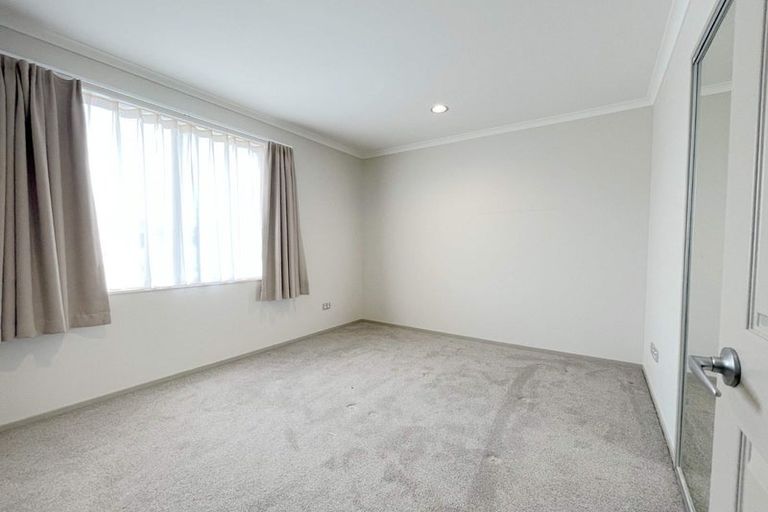 Photo of property in 30 The Track, Takanini, 2112