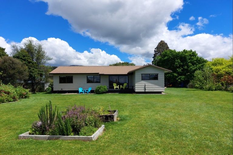 Photo of property in 17 Parerohi Grove, Kuratau, Turangi, 3381