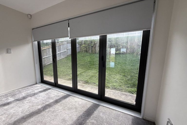 Photo of property in 21 Bangla Place, Massey, Auckland, 0614