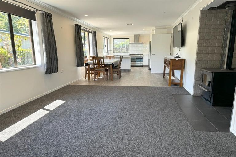 Photo of property in 14 Loris Place, Karoro, Greymouth, 7805
