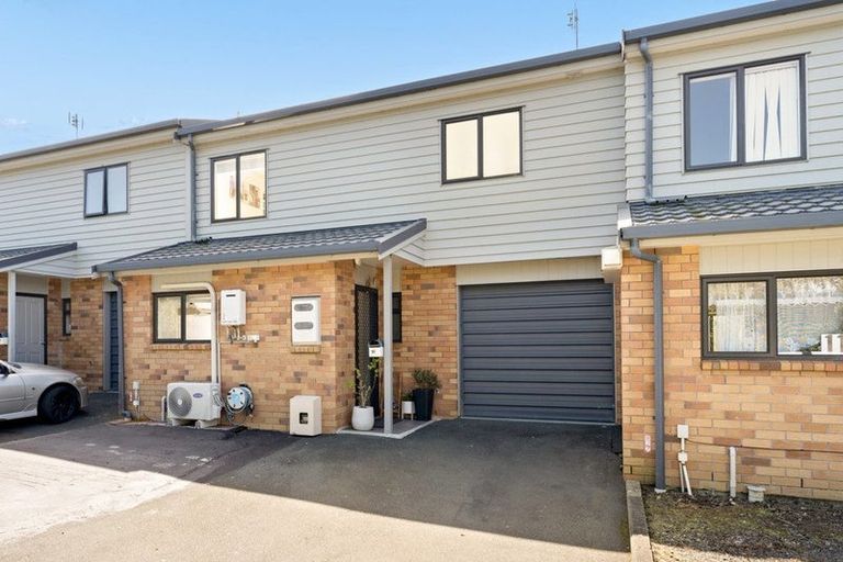 Photo of property in 10/36 West Coast Road, Glen Eden, Auckland, 0602