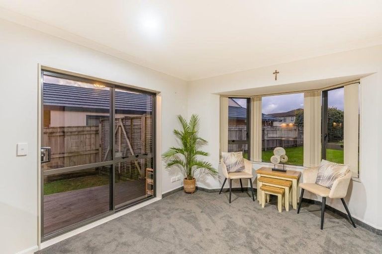 Photo of property in 6 Shearwater Rise, Paraparaumu Beach, Paraparaumu, 5032