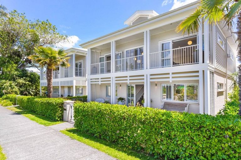 Photo of property in 4 Puriri Boulevard, Orewa, 0931