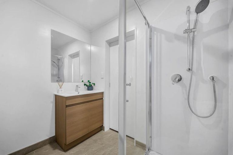 Photo of property in 10 Marco Place, Highland Park, Auckland, 2010