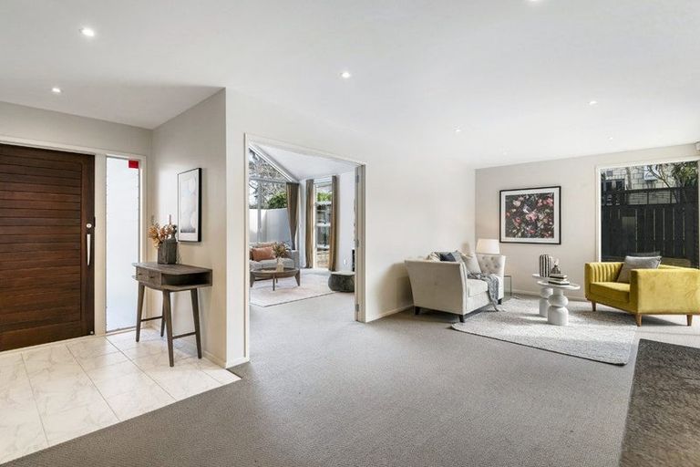 Photo of property in 19 English Oak Drive, Schnapper Rock, Auckland, 0632