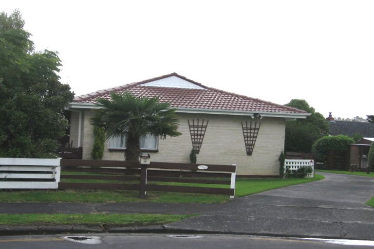 Photo of property in 2/26 Poinsettia Place, Henderson, Auckland, 0610