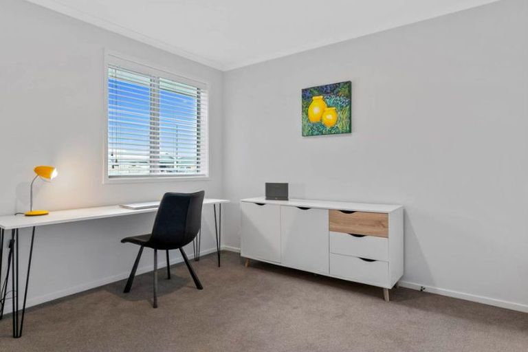 Photo of property in 22 Olney Court, One Tree Point, 0118