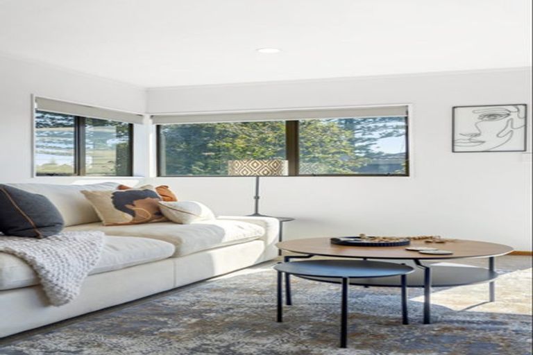 Photo of property in 2/14 Raleigh Road, Northcote, Auckland, 0627