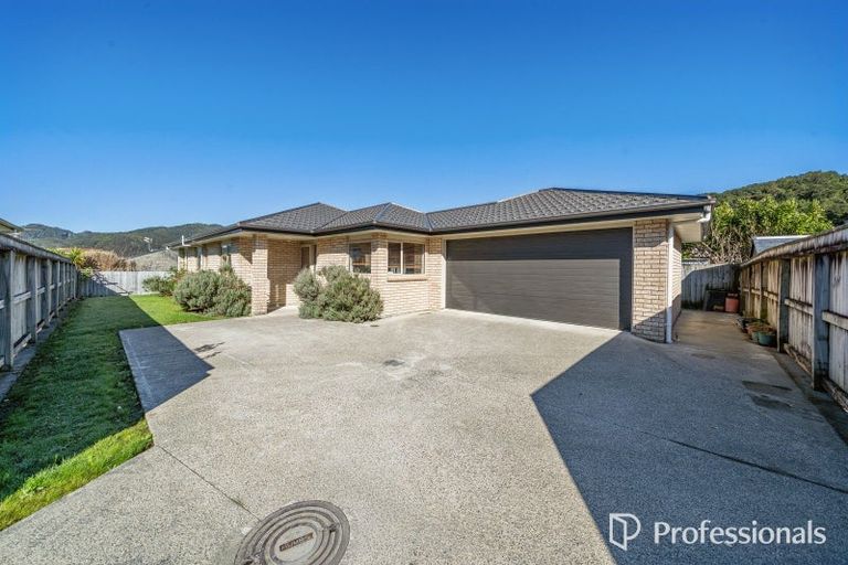 Photo of property in 21 Sun Valley Grove, Wainuiomata, Lower Hutt, 5014