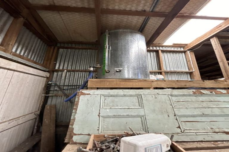 Photo of property in 10 Vera Road, Te Atatu South, Auckland, 0610