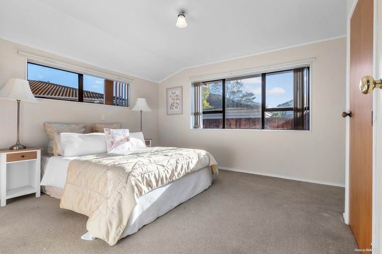 Photo of property in 12 Tate Grove, Half Moon Bay, Auckland, 2012