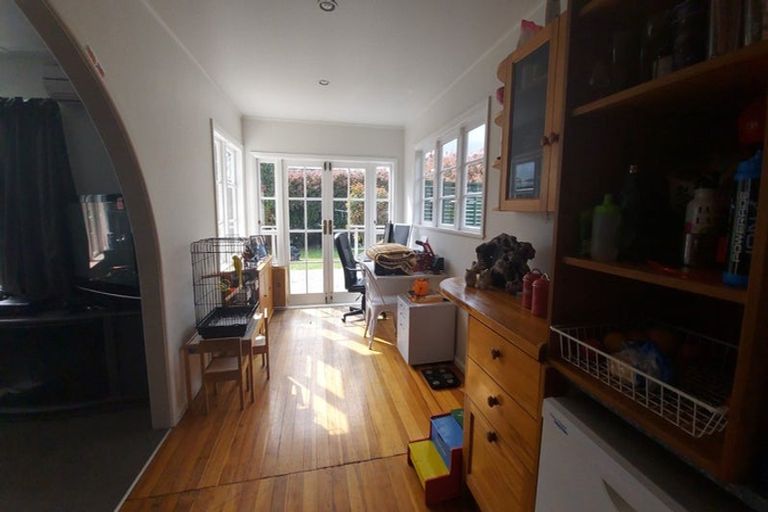 Photo of property in 43 Guthrie Street, Waterloo, Lower Hutt, 5011