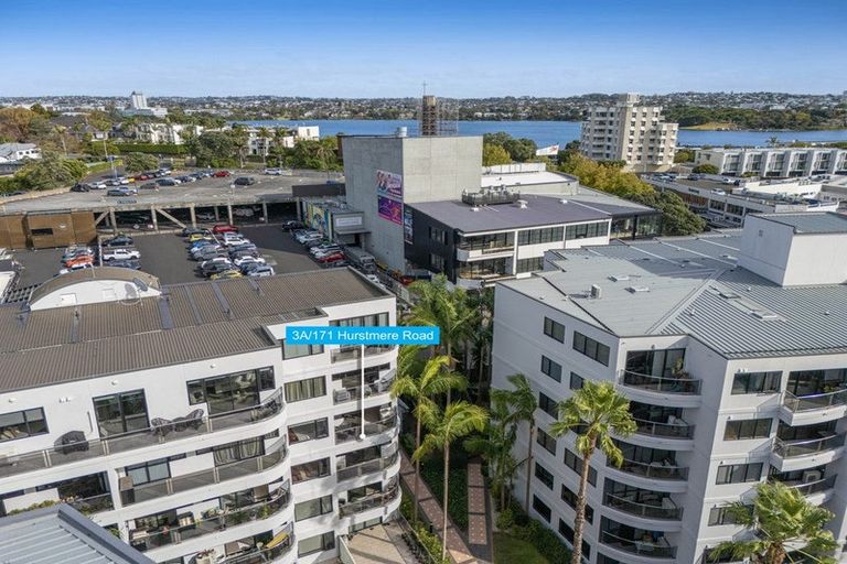 Photo of property in 3a/171 Hurstmere Road, Takapuna, Auckland, 0622