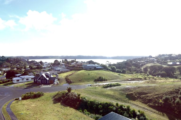 Photo of property in 1 Mahana Place, Raglan, 3225