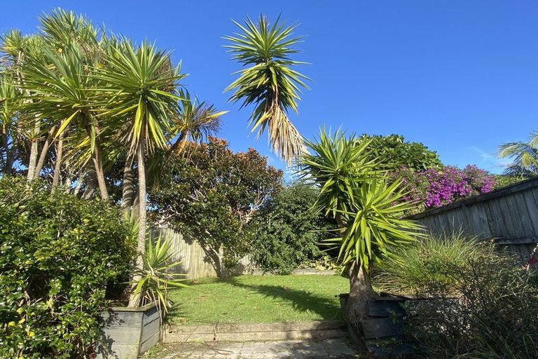 Photo of property in 10 Scarlet Oak Drive, Schnapper Rock, Auckland, 0632