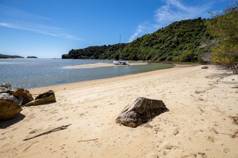 Photo of property in 26 Lady Barkly Grove, Kaiteriteri, Motueka, 7197