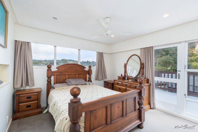 Photo of property in 3 Lowry Crescent, Stokes Valley, Lower Hutt, 5019