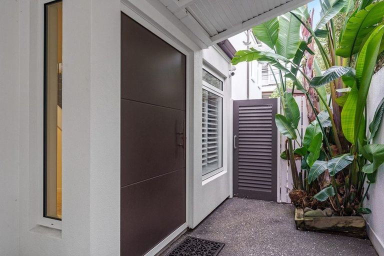 Photo of property in 15 The Strand, Takapuna, Auckland, 0622