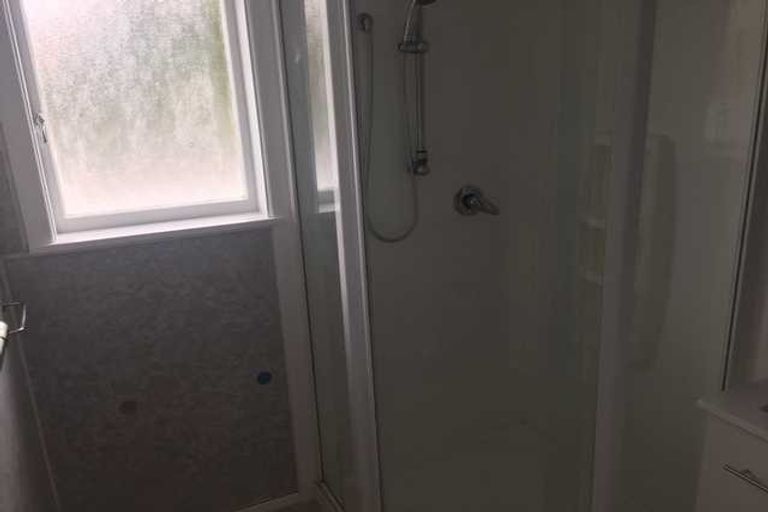 Photo of property in 1/7 Waverley Avenue, Glenfield, Auckland, 0629