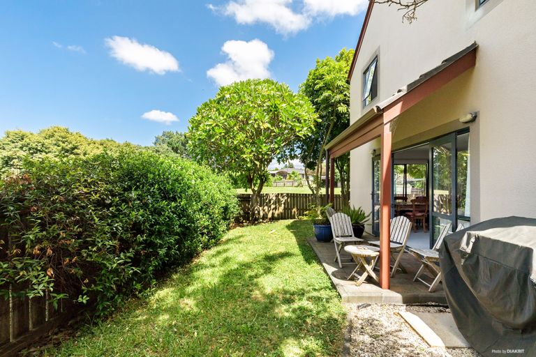 Photo of property in 1/24 Merton Avenue, Glenfield, Auckland, 0627