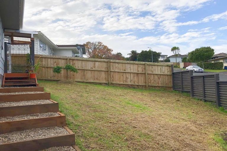 Photo of property in 22 Cedar Heights Avenue, Massey, Auckland, 0614