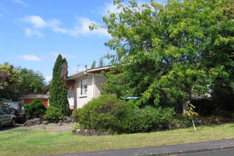 Photo of property in 9 Rosewarne Crescent, Glendene, Auckland, 0602