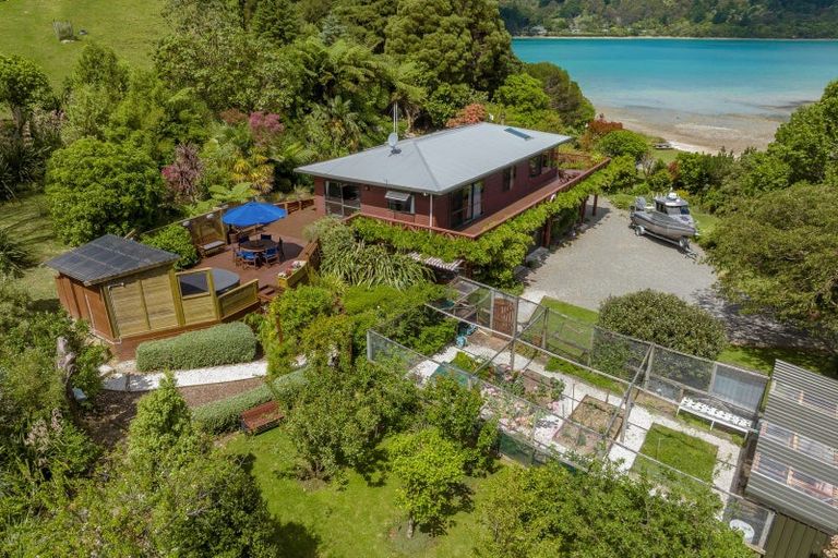 Photo of property in 5732 Kenepuru Road, Waitaria Bay, Picton, 7282