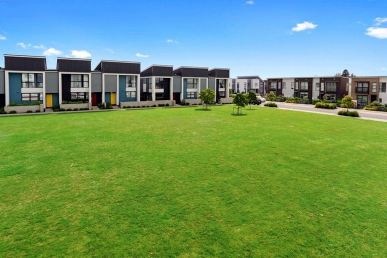 Photo of property in 14 Rangihina Road, Hobsonville, Auckland, 0616