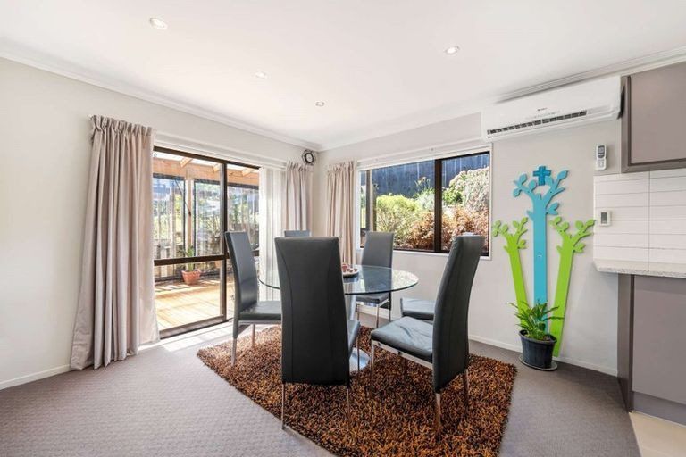 Photo of property in 9 Jomard Terrace, Northcross, Auckland, 0632