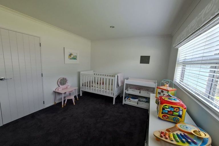 Photo of property in 90a Endeavour Drive, Whitby, Porirua, 5024